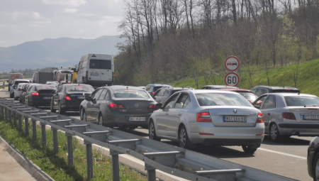 OČEKUJU SE VELIKE GUŽVE U SAOBRAĆAJU Produženo radno vreme graničnih prelaza