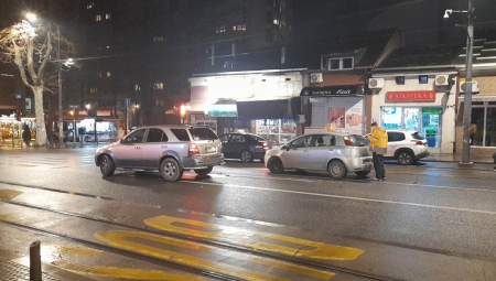 PRVE FOTOGRAFIJE SA LICA MESTA Direktan sudar u centru Beograda (FOTO)