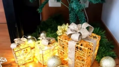 NAPRAVITE NOVOGODIŠNJU DEKORACIJU KOJA JE HIT U SVETU  Svetleći pokloni gotovi za čas, a ne koštaju gotovo ništa