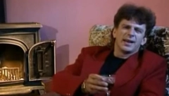 POZNATI PEVAČ OBOLEO JE OD CEREBRALNE PARALIZE Ceo život proveo je na štakama, a evo gde je danas i kako izgleda