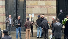 BOL NA LICU I SUZE! Futa potpuno slomljen plače nad umrlicom i ljubi kovčeg (FOTO/VIDEO)