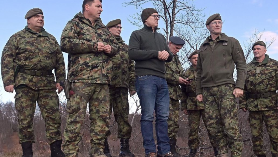 VOJSKA SRBIJA JE U NAJVIŠEM STEPENU PRIPRAVNOSTI Ministar Vučević i general Mojsilović obišli pripadnike vojske i policije