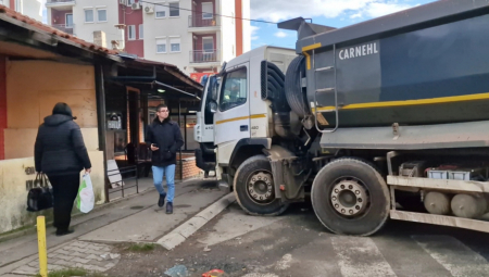 KURTI: Pitanje je dana kad ću srušiti barikade! ODGOVOR NARODA: PODIŽEMO NOVE!