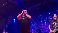 ATMOSFERU DOVEO DO USIJANJA Aca Lukas napravio spektakl u Tesliću! (FOTO/VIDEO)