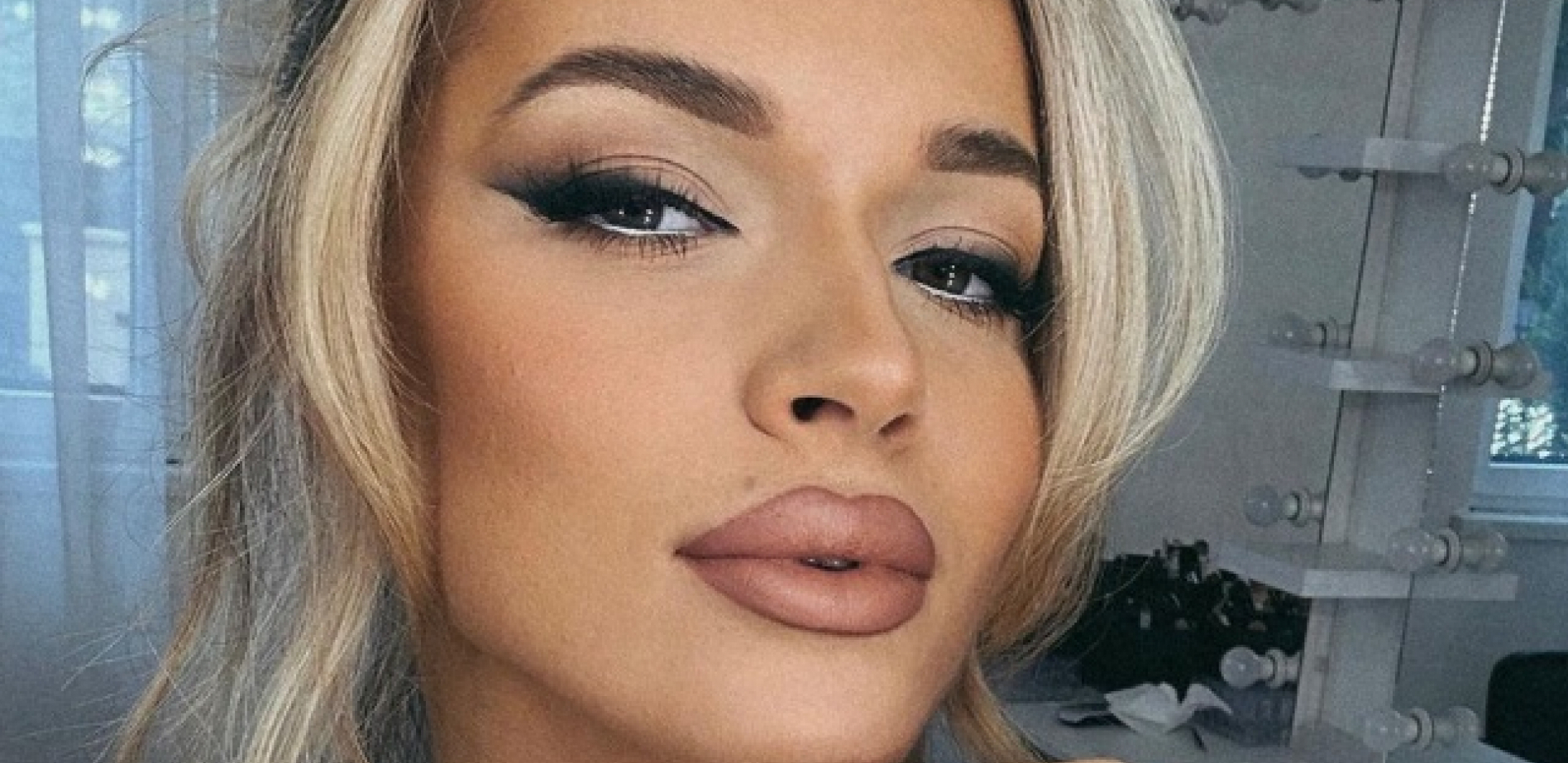 NIKAD VRELIJE IZDANJE TEODORE DŽEHVEROVIĆ Pevačica se utegla u helanke, pa pozirala u nesvakidašnjoj pozi, PRATIOCI U ŠOKU (FOTO)