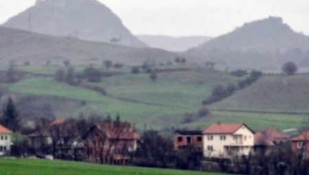 SVAKE NOĆI STRAŽARE U ŠTALI Slaviša oženio Raziju i navukao bes albanskih komšija, a oni im poručuju samo jedno