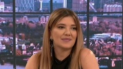 ŠOK IZDANJE KIJE KOCKAR Grudi prekrila minijaturnim peškirom, komentari pljušte (FOTO)