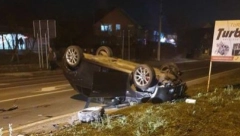 UDES U RAKOVICI Izgubila kontrolu nad vozilom, pa ga prevrnula na krov
