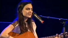 ZBOG RODITELJA PROMENILA IME Ovo je ćerka Radeta Šerbedžije, bavi se muzikom, A EVO KAKO SE PREDSTAVLJA U JAVNOSTI