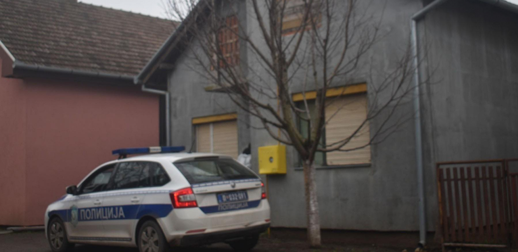 OKONČANA DRAMA U NASELJU ZUCE Muškarac se polio benzinom, voze ga u bolnicu