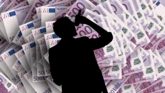 ZBOG BAKŠIŠA PEVALA NA DRVETU Poznata pevačica šokirala priznanjem, pa poručila: Tako sam sagradila tri kuće!