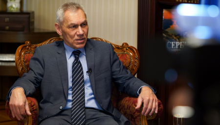 "ISTA CINIČNA ŠEMA ZAPADA PREMA UPC": Ruski ambasador BRUTALNO odgovorio zločincu Vesli Klarku zbog optužbi upućenih SPC