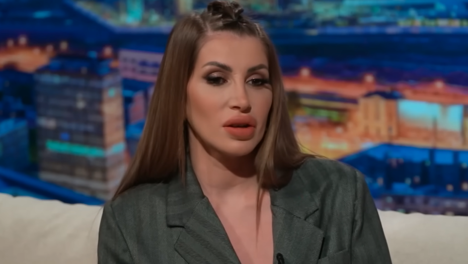 OSTAVILI STE BEBE NA ULICI, DA IH UDARI AUTO! Dalila zanemela od šoka zbog onoga što ju je dočekala, hitno se oglasila i sve javno objavila