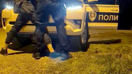 "STAJAO JE NA TERASI I GLEDAO KAKO MU RODITELJI KRVARE PO ULICI" Komšije opisale jezive scene zločina u Surčinu: