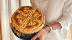 SKORO SVI PRAVE ISTU GREŠKU Evo šta se zaista radi sa novčićem iz česnice, sve drugo smatra se grehom