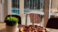 NAJVAŽNIJI OBIČAJ ZA DRUGI DAN BOŽIĆA Valja se izaći iz kuće, a jednu stvar, koliko god vam teško palo, ne smete da radite