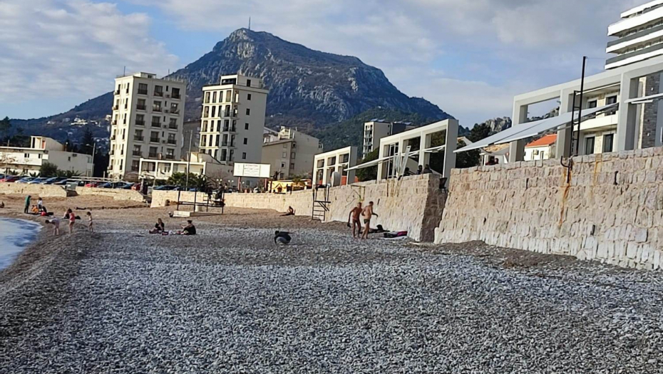 "JEL OVO DOŠLO IZ PANČEVA?" Otrovni crvi preplavili plažu u Budvi: Ne dodirujte ih! (FOTO)