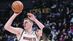 MNOGO JE MOĆAN Jokić se vratio, upisao tripl-dabl, a onda pogodio šut za pobedu (VIDEO)