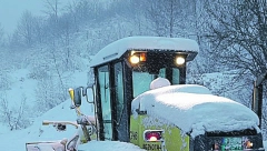 VEJE VIŠE OD 24h Deci radost, vozačima problem: Putari se bore sa snegom