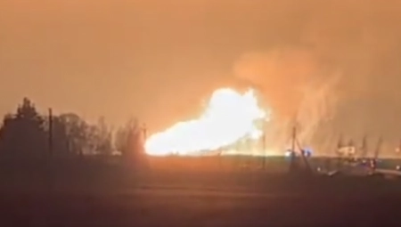 ZASTARŠUJUĆA EKSPLOZIJA IZMEĐU LITVANIJE I LETONIJE Plamen dostiže i do 50 metara visine (VIDEO)