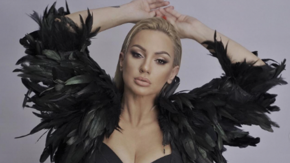 INSTAGRAM NA APARATIMA Ana Kokić se skinula u donji veš i napravila opšti haos, a tek kad čujete ko je krivac za sve!