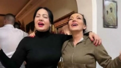 ZLATA PETROVIĆ STIGLA NA SLAVLJE SA DVA POKLONA Pevačica presrećna zbog svoje prijateljice i rođenja njenog unuka