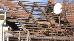 DETALJI TRAGEDIJE U MOKRINU Sin pokušavao da spasi majku koja je ostala zaglavljena u kupatilu!