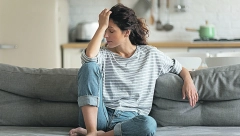 ŽENA SE SRUŠILA OD ŠOKA Ušla mužu na mejl jer je mislila da je VARA, ali videla je nešto MNOGO GORE