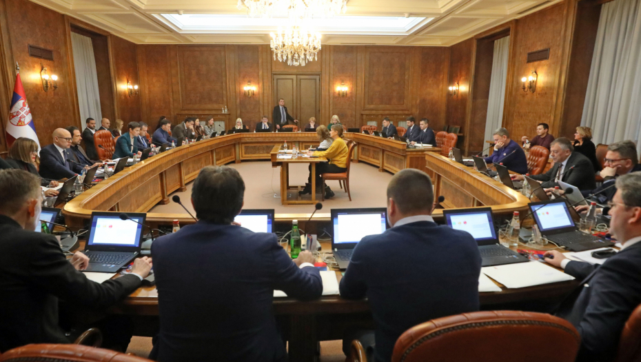 Vlada produžila ograničenje cena naftnih derivata i osnovnih životnih namirnica