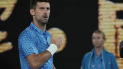 POVREDA (NE) TREBA DA BRINE? Početak meča koji obećava, navijači pomno prate svaki Novakov pokret