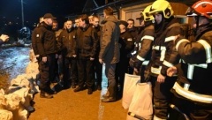 MINISTAR POLICIJE NA TERENU Gašić obišao poplavljena područja (FOTO)