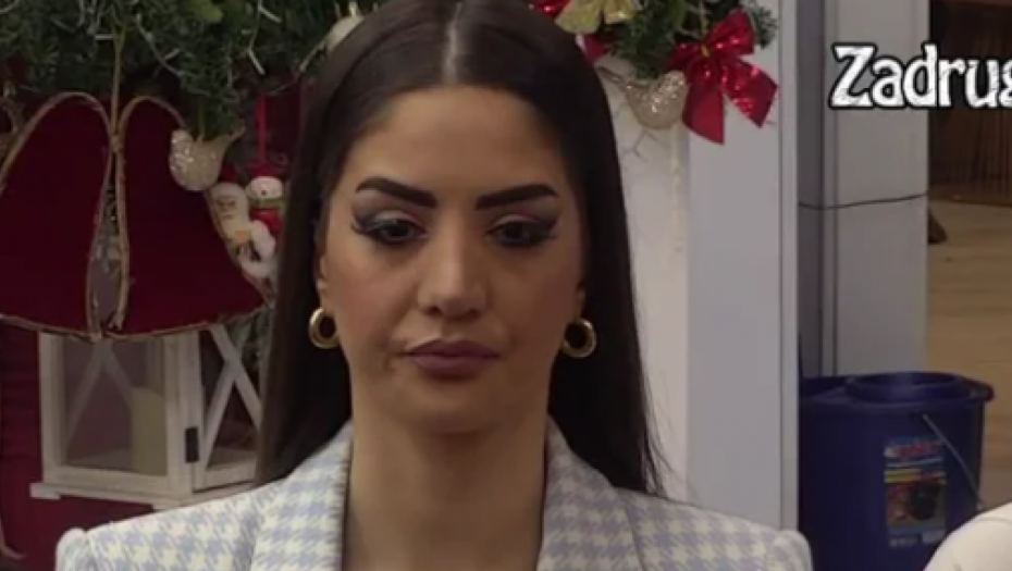 PREKRŠILA SVA OBEĆANJA Anđela Đuričić nakon žestoke akcije sa Zvezdanom nadmašila samu sebe, SVETA LJUBAVNICA POKAZALA GOLE GRUDI (FOTO)