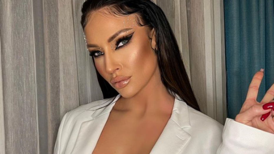 "NERVOZNA SAM DOK VOZIM" Katarina Živković od fanova tražila da joj podignu vibraciju (FOTO)