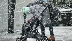 VEJU, VEJU PAHULJE... Pao sneg!