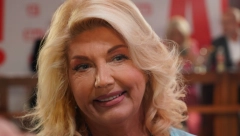 SNEŽNA KRALJICA Suzana Mančić pozirala na planini pa oduševila pratioce stajlingom: KOMENTARI SE SAMO NIŽU