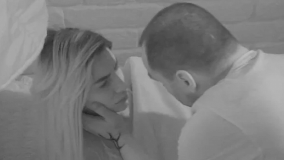 ZVEZDAN I ALEKSANDRA SVE VREME IMAJU TAJNU KOMUNIKACIJU Isplivao snimak gde joj on predaje ceduljicu sa porukom (VIDEO)