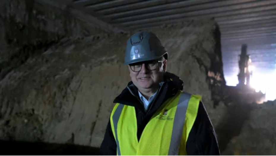 KORAK BLIŽE ZAVRŠETKU OBILAZNICE OKO BEOGRADA Vesić: Probijen tunel "Beli potok" (FOTO)