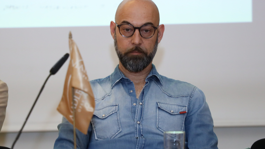 OVA VANSERIJSKA LEPOTICA JE ĆERKA DEJANA LUTKIĆA Od njenog provokativnog izgleda zastaje dah, a tek da čujete čime se bavi (FOTO)