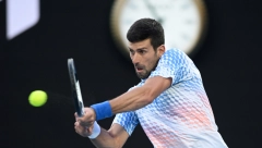 NOLE DIGAO ROD LEJVER ARENU NA NOGE Pogledajte brutalan potez Đokovića, Rus nije mogao ništa (VIDEO)