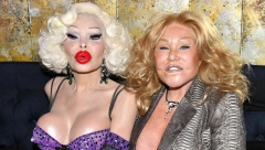 NEKADA OMILJENA PLAVUŠA, DANAS SVOJIM IZGLEDOM PLAŠI LJUDE: Lice je unakazila plastičnim operacijama iz straha da ne bude ostavljena