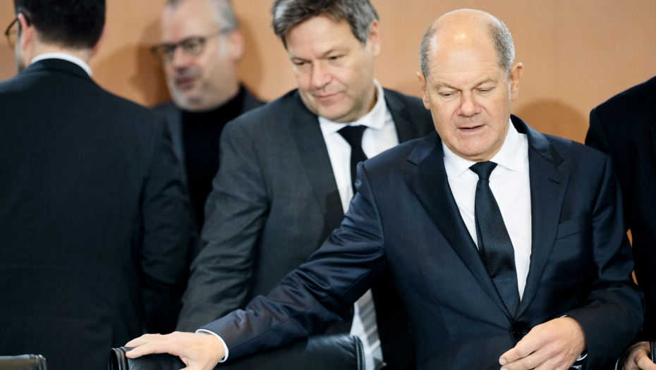 AMERIKA ŽESTOKO UDARILA NA SAVEZNIKE! Šolc zna da ne može da pobedi!