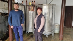 KANCELARIJA ZA KIM OBEZBEDILA SREDSTVA Deset porodičnih vinarija iz Velike Hoče dobilo savremenu opremu