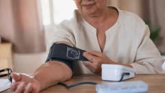 Reguliše krvni pritisak: Recept za napitak od borovnica