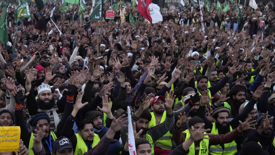 PROTIV PALJENJA KURANA Protesti u Pakistanu, Iraku, Libanu...
