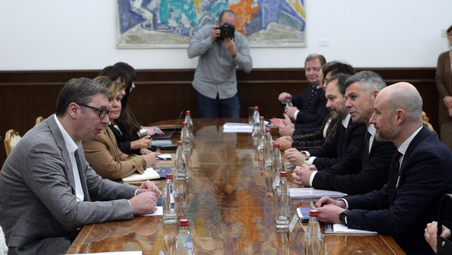 VAŽAN SASTANAK Vučić razgovara sa Bilčikom i Nemecom