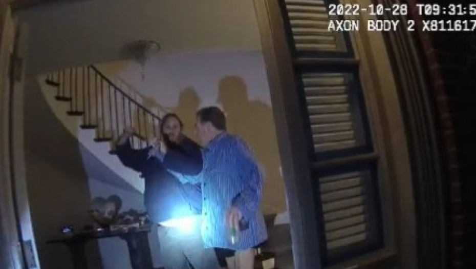 UDARIO GA ČEKIĆEM I POLOMIO MU LOBANJU Objavljen snimak brutalnog napada na muža Nensi Pelosi (UZNEMIRUJUĆI VIDEO)