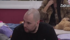 ZVEZDAN SLAVNIĆ POBEGAO IZ ZADRUGE Anđela ZAJECALA NA SAV GLAS, isplivao i snimak, ŠOK! (VIDEO)