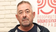 MIMU SU NAZIVALI VEČITIM NEŽENJOM, A SADA JE U LJUBAVI SA 35 GODINA MLAĐOM KOLEGINICOM  Iza sebe ima brak, a kum mu je bio poznati glumac