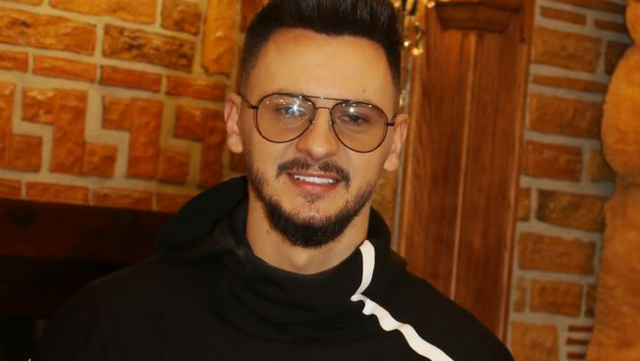 EMIR ĐULOVIĆ PONOVO SNIMIO DUET Pogledajte sa kojom pevačicom sada peva (FOTO)