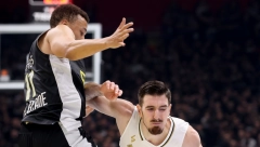PARTIZAN NIJE IMAO MILOSTI PREMA ASVELU Crno-beli "potvrdili" brejk iz derbija, zgromili Francuze u paklu Arene i nastavljaju pohod ka Top 8